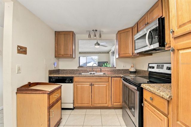 6308 NEWTOWN CIRCLE 8B5, Tampa, FL 33615