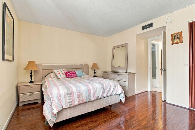6308 NEWTOWN CIRCLE 8B5, Tampa, FL 33615