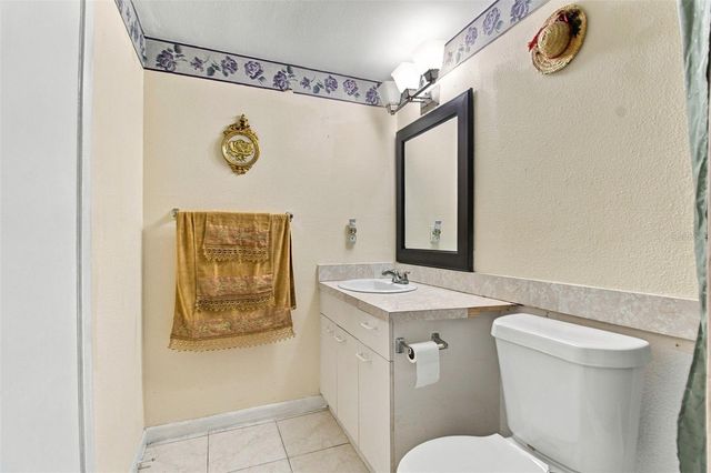 6308 NEWTOWN CIRCLE 8B5, Tampa, FL 33615