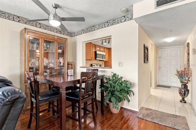6308 NEWTOWN CIRCLE 8B5, Tampa, FL 33615