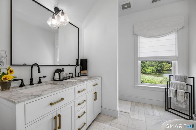 48 Bakers Cove, Groton, CT 06340