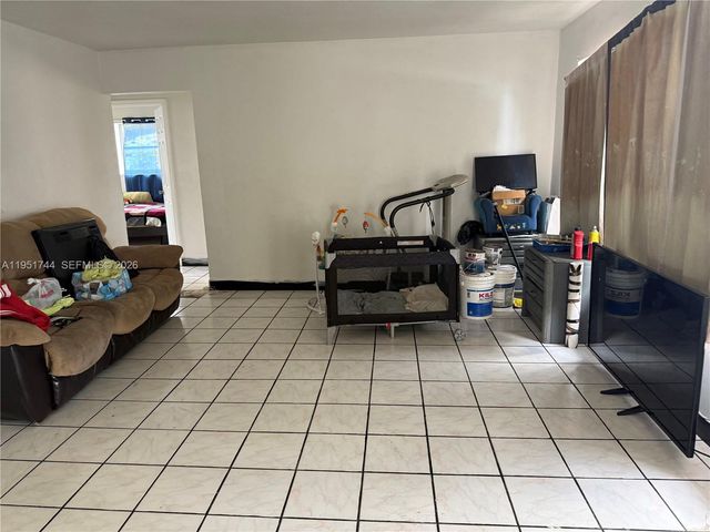 2200 NW 110th St, Miami, FL 33167