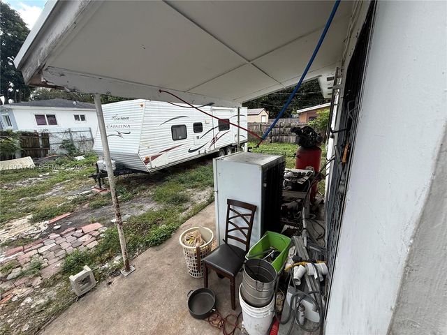 2200 NW 110th St, Miami, FL 33167