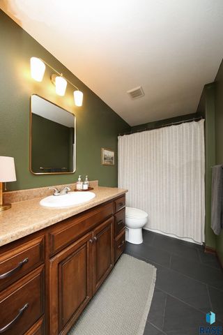 2700 E Whisper Trl Trail, Sioux Falls, SD 57108