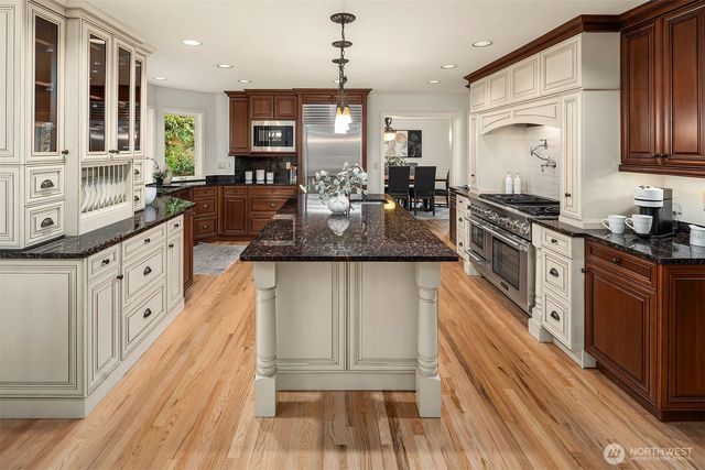 20427 NE 64th Place, Redmond, WA 98053