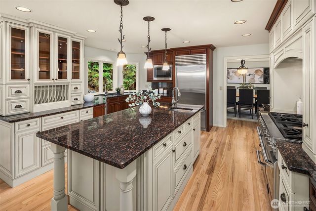 20427 NE 64th Place, Redmond, WA 98053