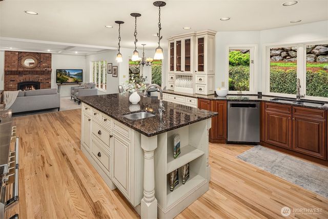 20427 NE 64th Place, Redmond, WA 98053