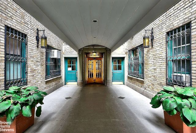 325 W 45th St Apt 108, New York City, NY 10036