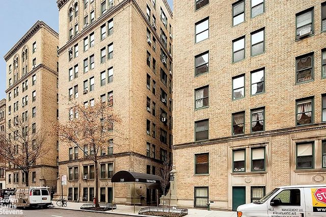 325 W 45th St Apt 108, New York City, NY 10036
