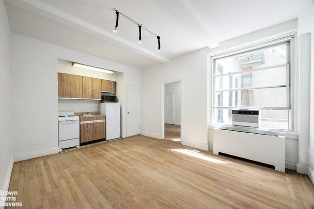 325 W 45th St Apt 108, New York City, NY 10036