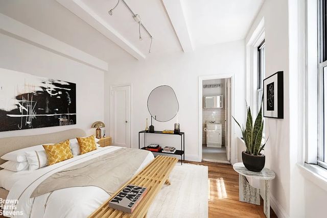 325 W 45th St Apt 108, New York City, NY 10036