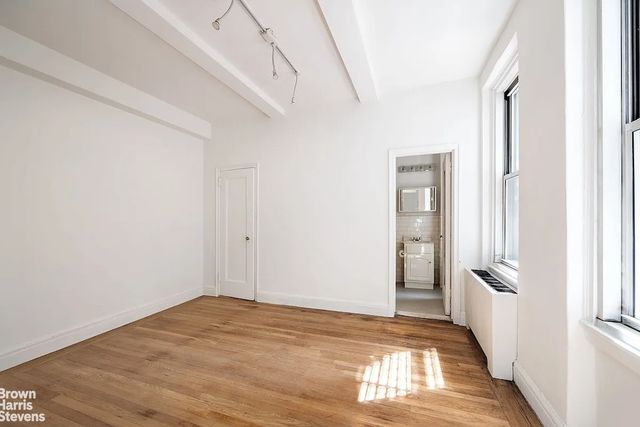 325 W 45th St Apt 108, New York City, NY 10036