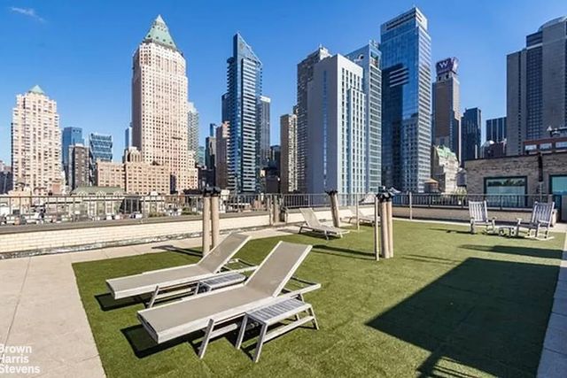 325 W 45th St Apt 108, New York City, NY 10036