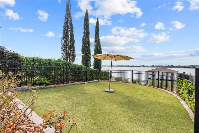 1628 Enterprise Avenue, League City, TX 77573