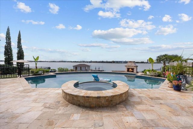 1628 Enterprise Avenue, League City, TX 77573