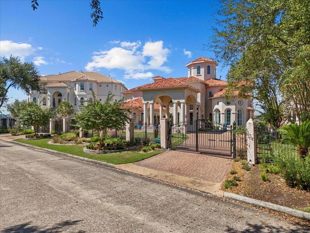 1628 Enterprise Avenue, League City, TX 77573