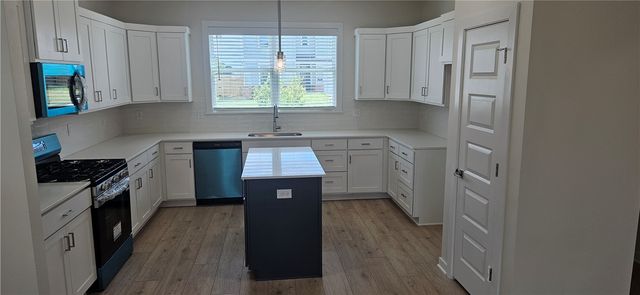 5910 SW Coywolf Street, Bentonville, AR 72713