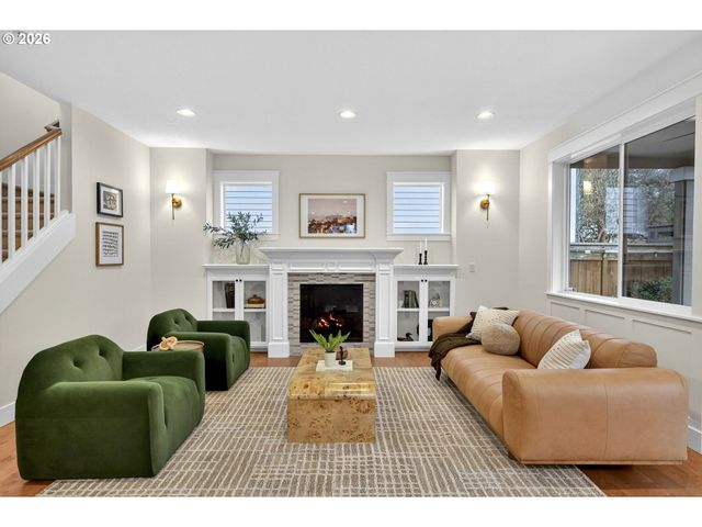 8965 N CLARENDON Ave, Portland, OR 97203