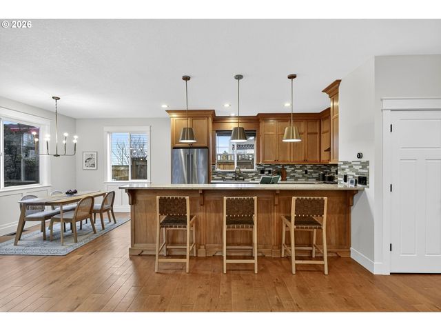 8965 N CLARENDON Ave, Portland, OR 97203