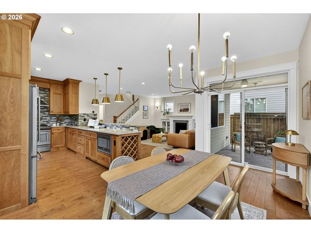 8965 N CLARENDON Ave, Portland, OR 97203