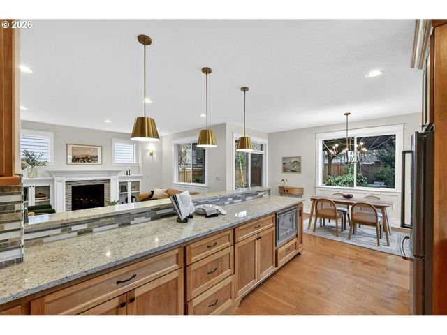 8965 N CLARENDON Ave, Portland, OR 97203