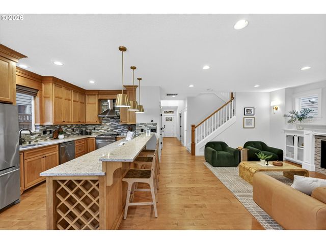 8965 N CLARENDON Ave, Portland, OR 97203