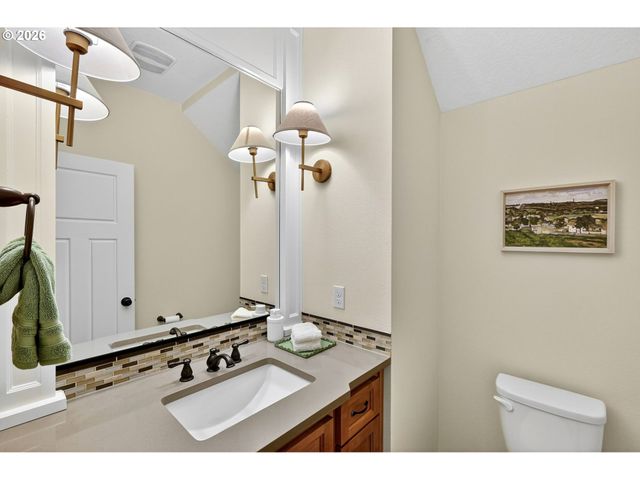 8965 N CLARENDON Ave, Portland, OR 97203