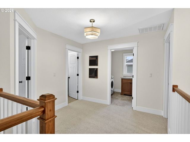 8965 N CLARENDON Ave, Portland, OR 97203