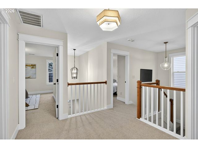 8965 N CLARENDON Ave, Portland, OR 97203