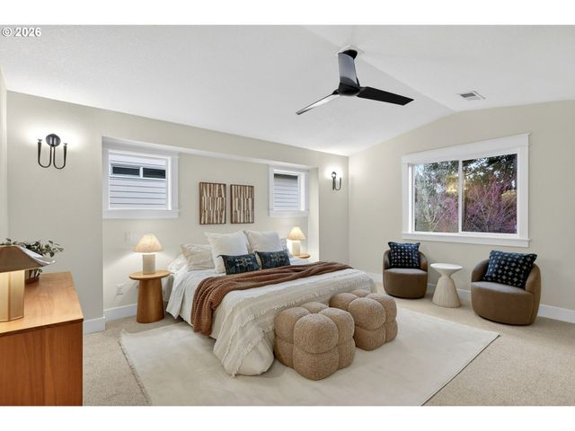 8965 N CLARENDON Ave, Portland, OR 97203