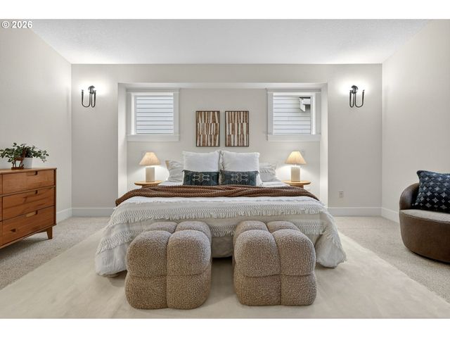 8965 N CLARENDON Ave, Portland, OR 97203