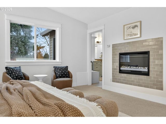 8965 N CLARENDON Ave, Portland, OR 97203