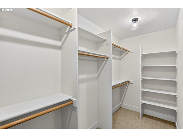 8965 N CLARENDON Ave, Portland, OR 97203