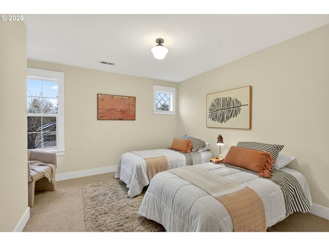 8965 N CLARENDON Ave, Portland, OR 97203