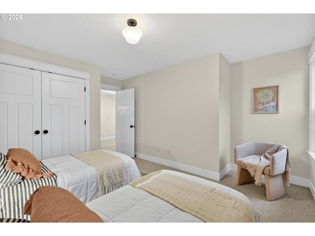 8965 N CLARENDON Ave, Portland, OR 97203