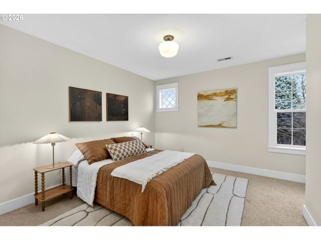 8965 N CLARENDON Ave, Portland, OR 97203