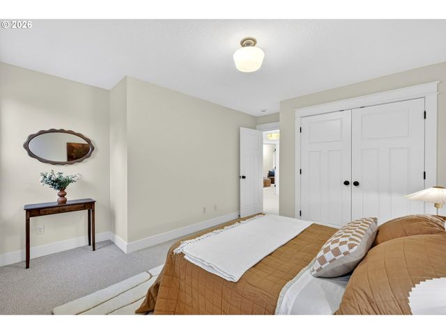 8965 N CLARENDON Ave, Portland, OR 97203