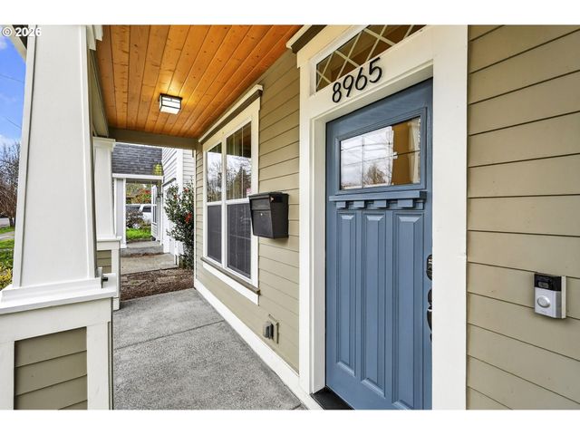 8965 N CLARENDON Ave, Portland, OR 97203