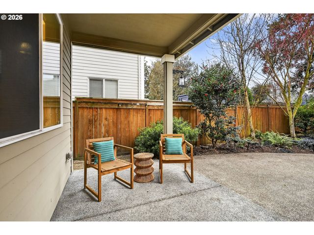 8965 N CLARENDON Ave, Portland, OR 97203