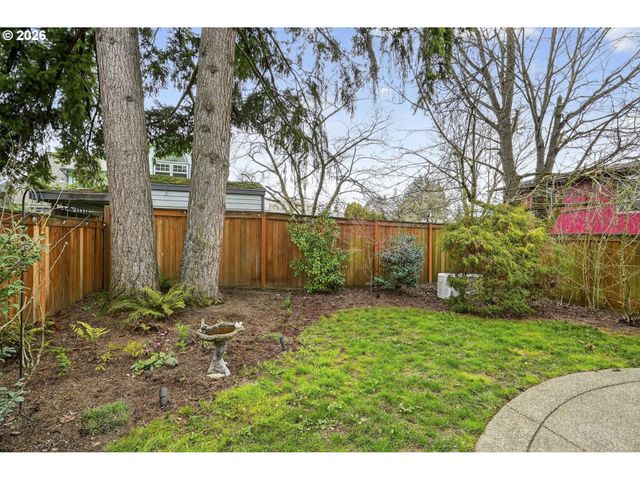 8965 N CLARENDON Ave, Portland, OR 97203