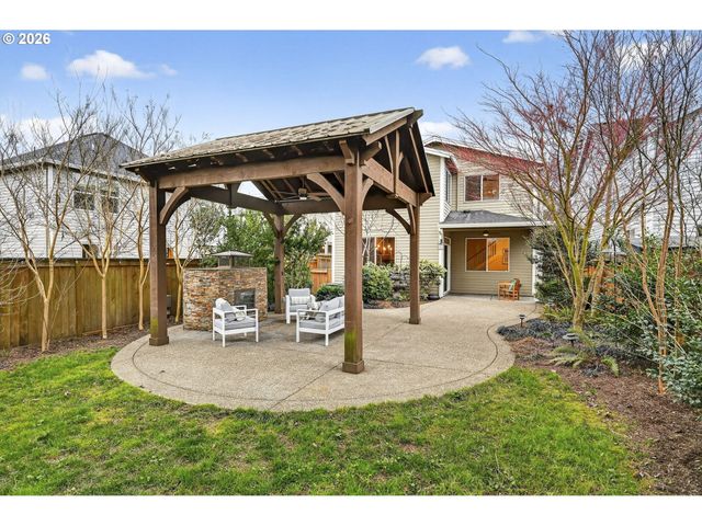 8965 N CLARENDON Ave, Portland, OR 97203