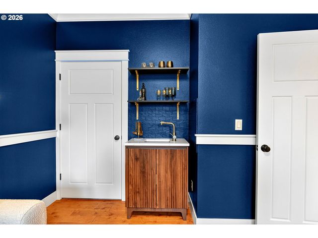 8965 N CLARENDON Ave, Portland, OR 97203