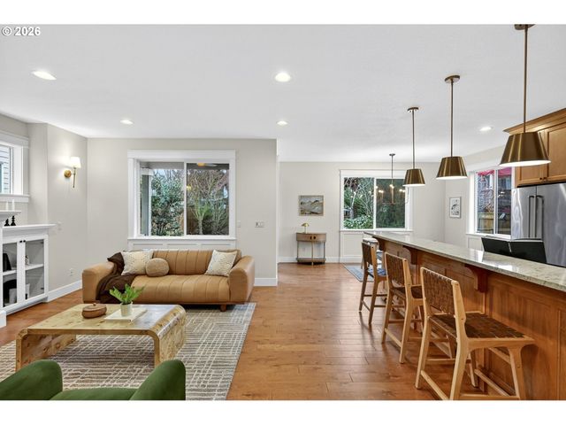 8965 N CLARENDON Ave, Portland, OR 97203