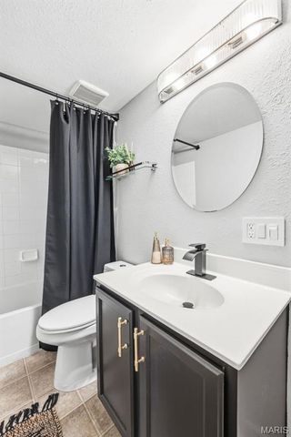 2008 Greenglen Drive 203, Kirkwood, MO 63122