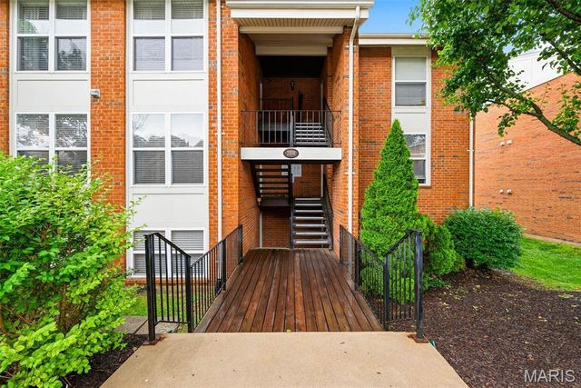 2008 Greenglen Drive 203, Kirkwood, MO 63122