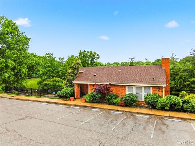 2008 Greenglen Drive 203, Kirkwood, MO 63122