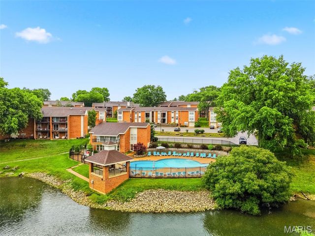 2008 Greenglen Drive 203, Kirkwood, MO 63122