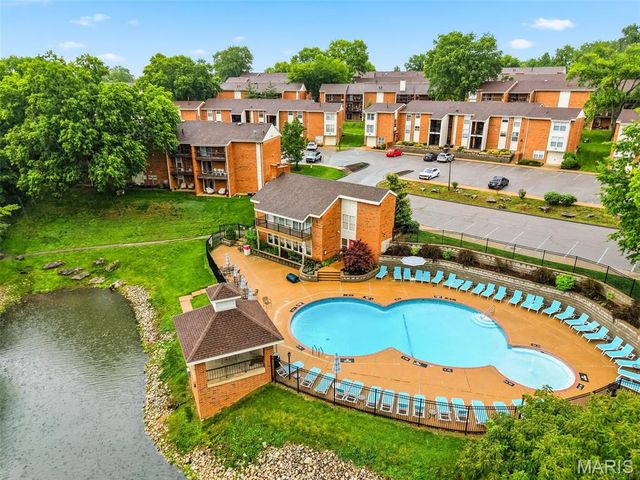 2008 Greenglen Drive 203, Kirkwood, MO 63122