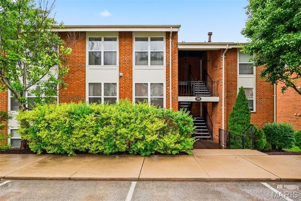2008 Greenglen Drive 203, Kirkwood, MO 63122