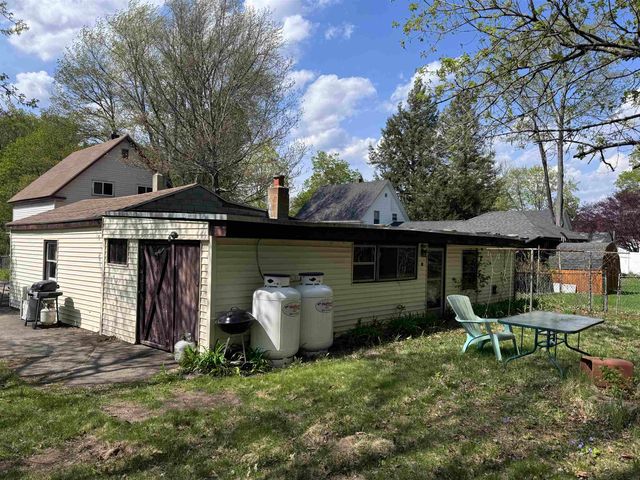 16 Norton Street, Derry, NH 03038